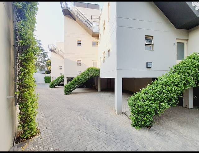 3 BEDROOM APARTMENT FOR SALE IN OAKLANDS